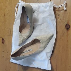 Vintage Off white, manolo blahnik pumps, size 38 1/2